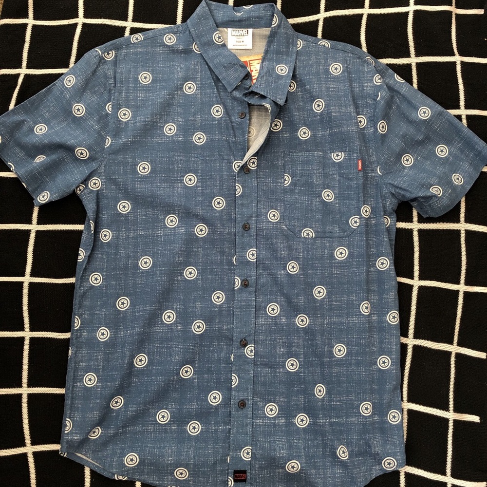 Captain America Button-up in blue/white.
